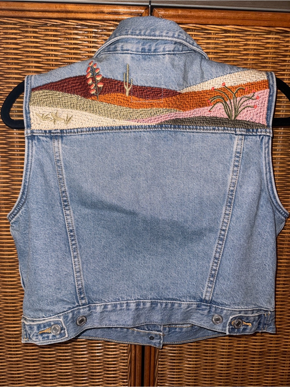 Levi's Light Blue Desert Utopia Embroidered Denim Vest and 501 90’s Jeans Set - Picture 5 of 16